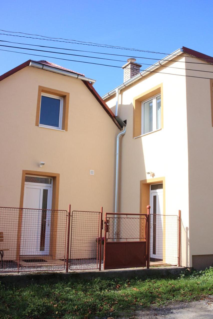 Apartmanovy Dom Maria บันสกา ชีอาว์นีซา ภายนอก รูปภาพ